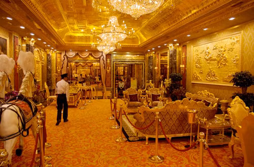  Khách sạn dát vàng độc nhất vô nhị này có diện tích 650m2.