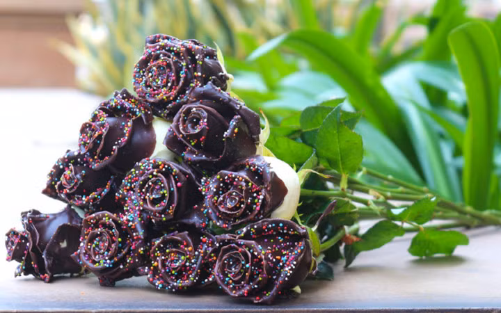 250.000 đồng một bông hồng phủ sô cô la