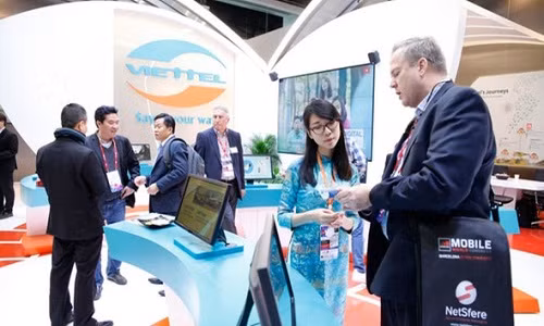 Doanh thu của Tập đoàn Viettel trong 6 tháng đầu năm 2017 đạt 117.714 tỷ đồng, lợi nhuận trước thuế đạt 21.470 tỷ đồng, nộp ngân sách 19.956 tỷ. Ảnh: Tuổi Trẻ.