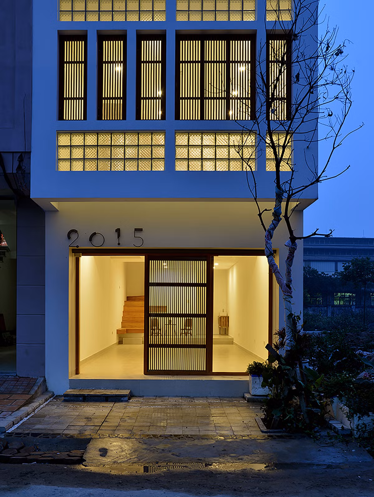 Đây cũng là giải pháp góp phần tăng độ bền cho mặt ngoài công trình khi tương tác với khí hậu.