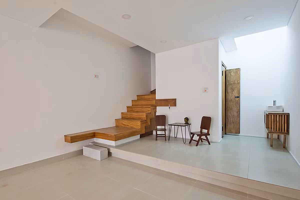 Nội thất nhỏ gọn, vô cùng đơn giản.