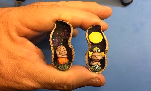 Các sản phẩm của ông thường mất 10 tiếng để hoàn thành, giá bán của chúng rơi vào khoảng 2,7 triệu đồng/chiếc.