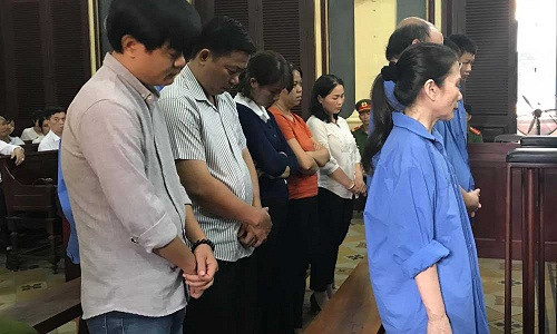 Các bị cáo tại tòa.