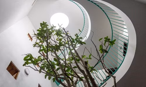 Ban công với đường cong mềm mại.