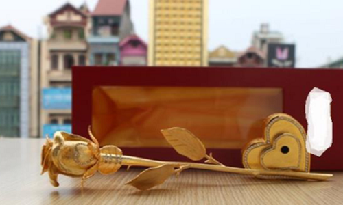 Hoa hồng vàng 24k: Món quà tặng 20/10 này có giá từ vài triệu đến vài chục triệu đồng/bông