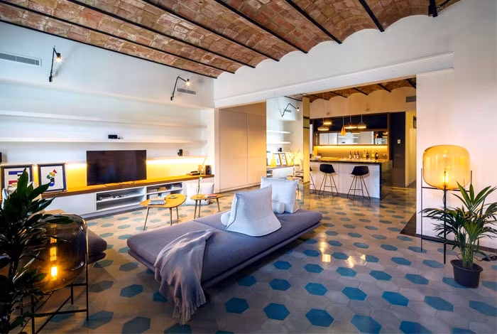 Phòng khách hiện đại luôn ưu ái các món đồ nội thất đơn giản. Nó giúp gia chủ tự do sáng tạo, bài trí theo sở thích cá nhân. Ảnh: Interiorzine.