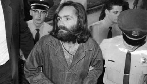 Charles Manson có nhiều phụ nữ hâm mộ.