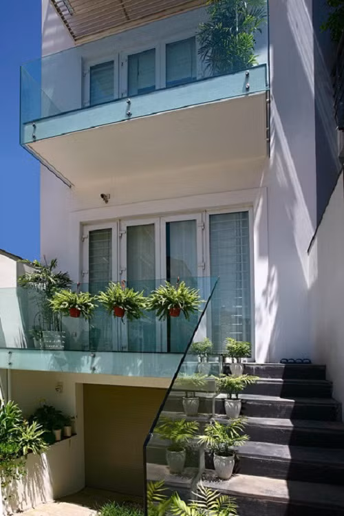 Nhà ống 5 tầng với kiến trúc đơn giản nhưng hiện đại. Ảnh: Thegioihang.