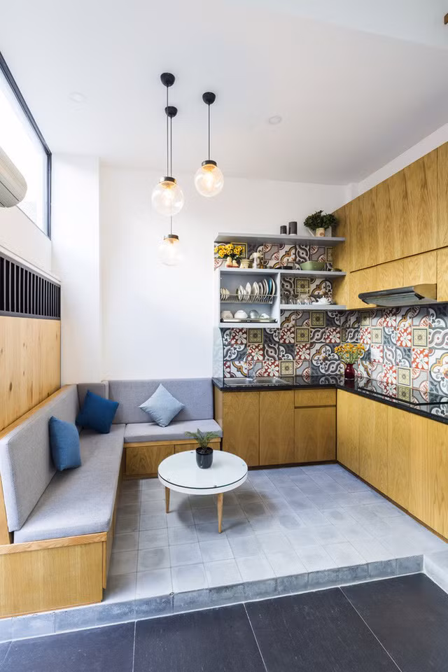 Tầng 1 là phòng khách và bếp.