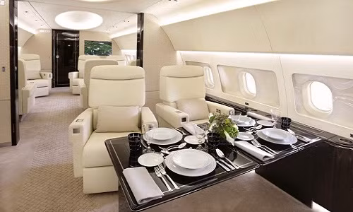 Tất nhiên, du khách được trải nghiệm các món ăn độc đáo ngay giữa bầu trời và ngay tại xứ sở ẩm thực trên bản đồ. Ảnh: Cntraveller.