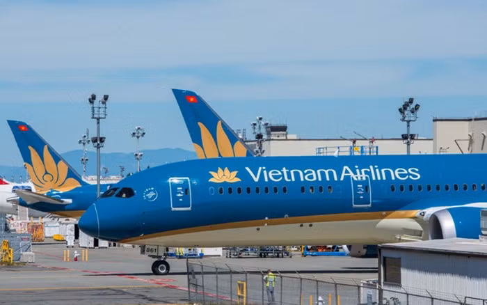 Tổng công ty Hàng không Việt Nam (Vietnam Airlines) chính thức thành lập năm 1996 trên cơ sở liên kết 20 doanh nghiệp hoạt động kinh doanh dịch vụ hàng không và lấy Vietnam Airlines làm nòng cốt. Ảnh: Tapchihangkhong.