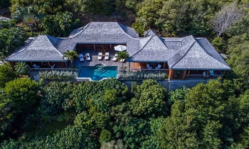 Khu nghỉ dưỡng trước biển của tỷ phú Bruce Kovner nằm giữa khu đất phủ đầy cây rộng 3,3 ha trên đảo St. Barthélemy ở vùng Caribbe.