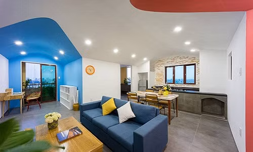  Căn hộ Sài Gòn thuộc sở hữu của một đôi vợ chồng trẻ. Sau hai năm cho thuê, căn hộ bị hư hỏng, gia chủ quyết định sửa lại, tạo không gian sống mới cho cả gia đình.