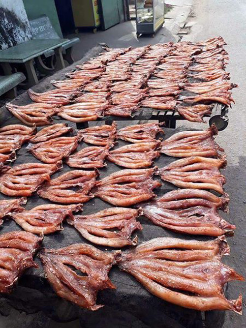 Khô cá lóc không chỉ là món ăn quen thuộc ở miền tây Nam Bộ, giờ đây nó còn trở thành món quà được nhiều người dân miền Bắc dùng để tặng người thân, bạn bè trong dịp lễ, Tết. Ảnh: Tinmoi.