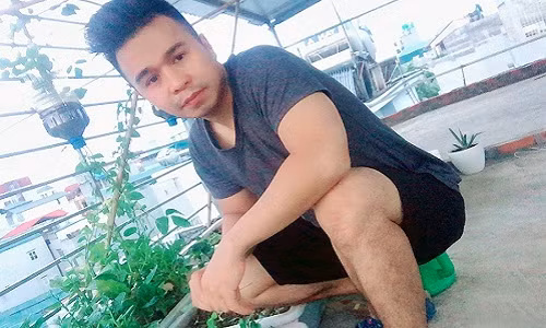 Chàng thanh niên sinh năm 1992 Nguyễn Hoàng Lân khiến nhiều người trầm trồ khen ngợi khi sở hữu một vườn rau sạch tốt um trên sân thượng tầng 5.