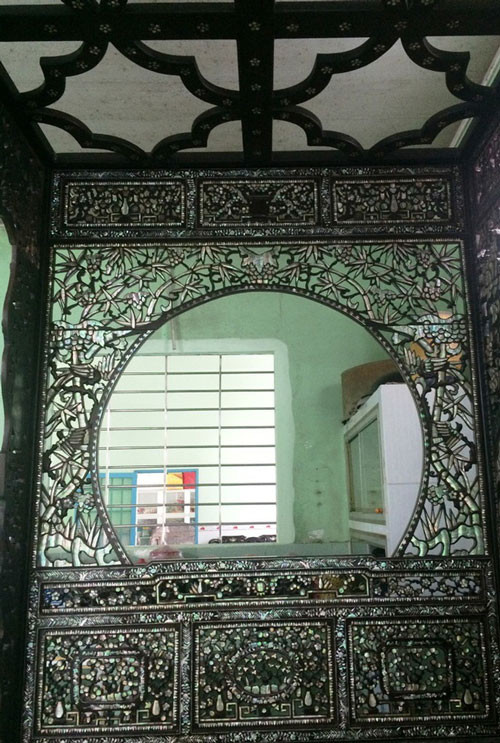 So với giường của Công tử Bạc Liêu thì chiếc giường anh Tuấn sở hữu có độ tinh xảo rất cao, hoa văn, họa tiết cũng nhiều và công phu hơn. Ảnh: Vietnamnet.