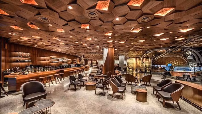 Với diện tích khoảng 2.800 m2, cửa hiệu Starbucks lớn nhất thế giới tại Thượng Hải tương đương với một nửa sân bóng đá. Ảnh: Starbucks.