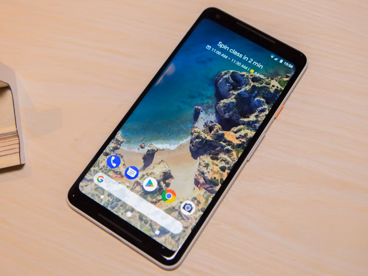 Trong khi đó, người anh em Google Pixel 2 XL đổi mới thiết kế với màn hình tràn viền, theo xu hướng hiện đại. Ảnh: Arstechnica.
