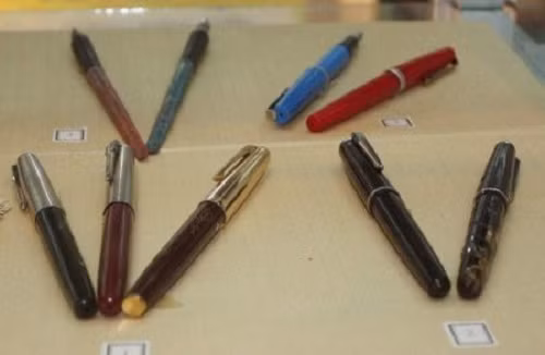 Thời bao cấp, chiếc bút mực Kim Tinh là một vật dụng đắt giá, chỉ có dân giàu có mới sở hữu nổi. Ảnh: Vietnamnet.