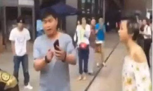 Yeu qua mang, den khi gap mat cap doi xong vao danh nhau vi qua xau