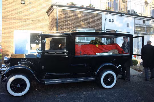 Chiếc xe chở di hài Thiếu tá phi công Nguyễn Thành Trung - Ảnh: CTV