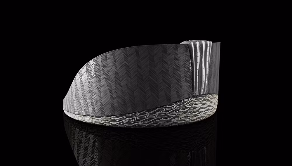 Giường được gắn trên một khung có thể xoay được và đi kèm với tấm nệm làm thủ công. Phía đầu giường có tủ lạnh để champagne và chiếc ti vi 3D. Ảnh: Robbreport.