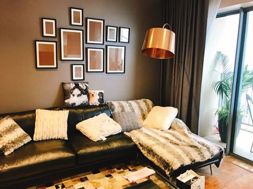 Giữa tháng 3, bà xã 9X của MC Thành Trung tiết lộ vợ chồng cô vừa làm lễ nhập trạch về căn hộ mới tại Hà Nội. Ảnh: Dân Việt.