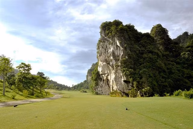 Soi do "khung" cua san golf Phuong Hoang xay dung sai quy dinh