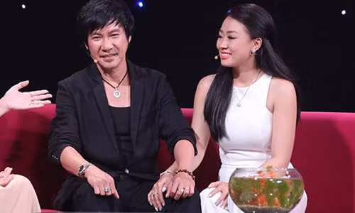 Chong cu danh hai Kieu Oanh cong khai vo moi kem 20 tuoi-Hinh-2