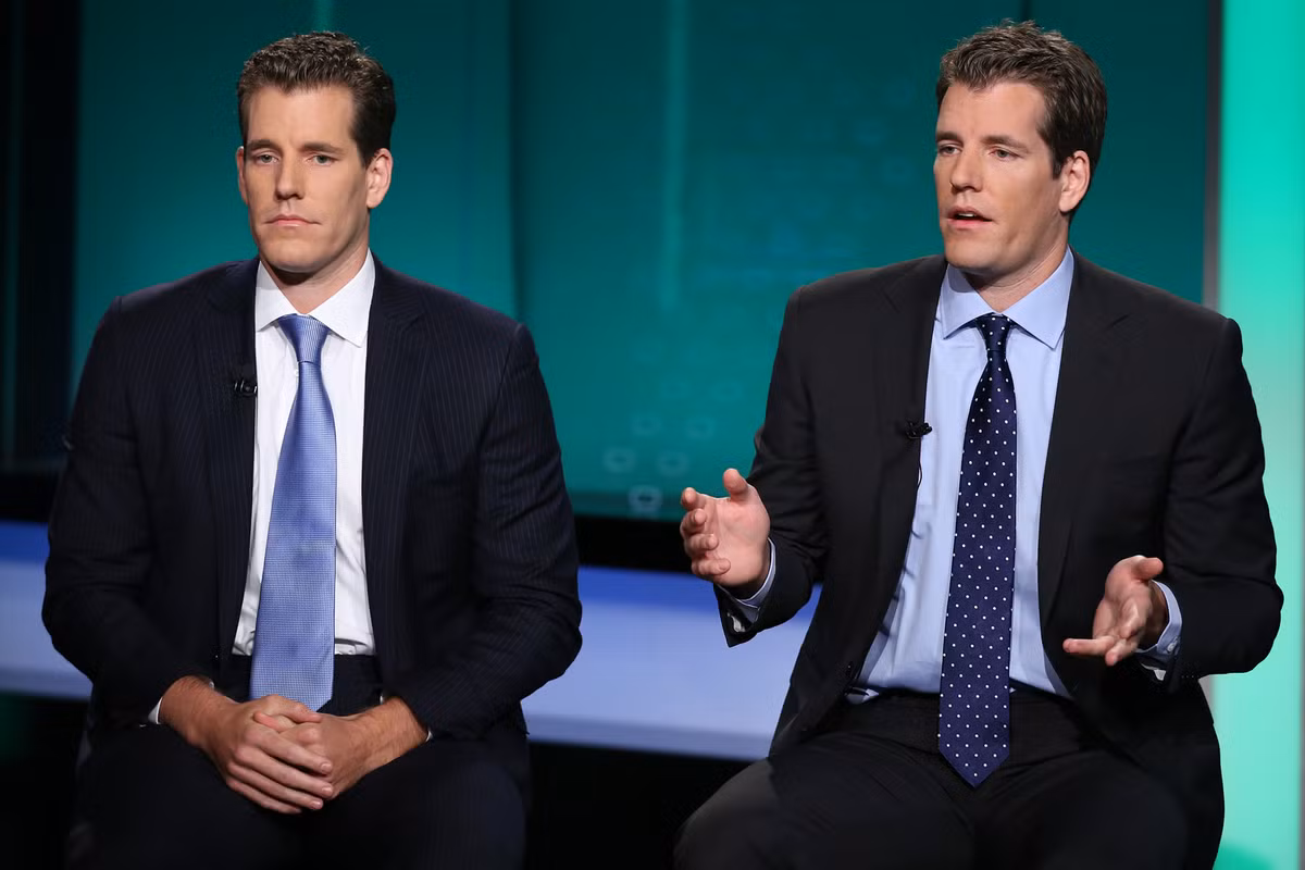 Cặp song sinh nhà Winklevoss - Cameron và Tyler Winklevoss đã trở thành tỷ phú Bitcoin đầu tiên trên thế giới khi sở hữu tài sản tỷ USD. Ảnh: Getty Images.