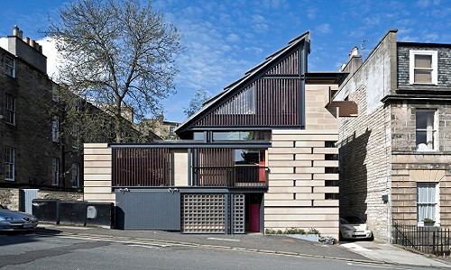 Tọa lạc tại thành phố Edinburgh, Scotland, căn nhà nhỏ khiến nhiều người bất ngờ khi giành giải đẹp nhất nước Anh 2016.