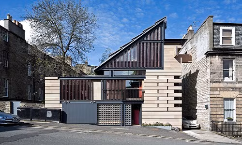 Tọa lạc tại thành phố Edinburgh, Scotland, căn nhà nhỏ khiến nhiều người bất ngờ khi giành giải đẹp nhất nước Anh 2016.