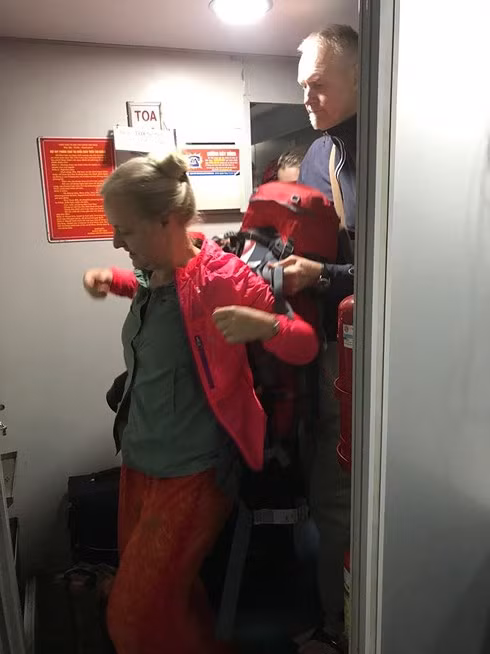 Duong sat Bac - Nam te liet do sat lo o deo Hai Van-Hinh-5