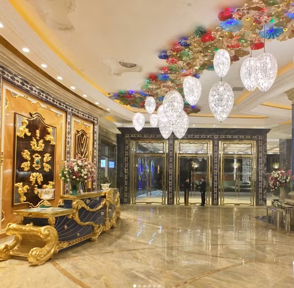 Khách sạn 6 sao The Reverie Saigon được xây dựng với 224 phòng nghỉ có diện tích từ 43-53m² và 62 suite diện tích lớn từ 63-313m², thiết kế theo 12 phong cách nội thất vô cùng tráng lệ. Ảnh: Begodi.