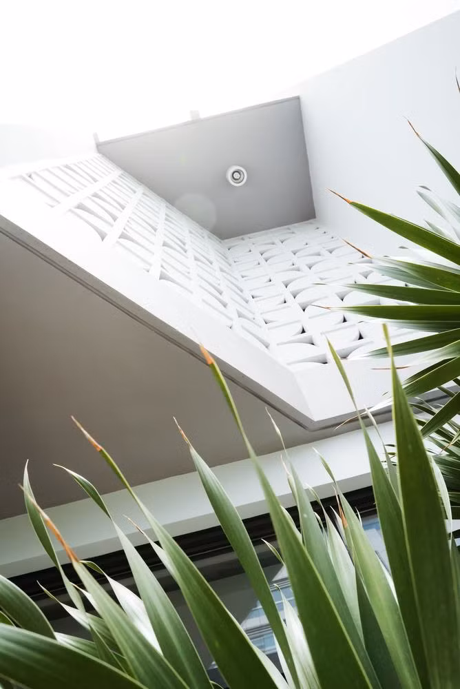 Tầng trên cùng là phòng thờ và sân thượng.