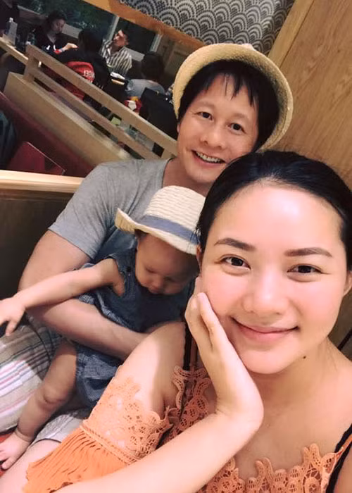 Phan Như Thảo bên đại gia Đức An - chồng cũ siêu mẫu Ngọc Thúy. Dù mỗi người đã có một tổ ấm riêng song cả hai người đẹp không ít lần "đá xéo" nhau trên mạng xã hội. Từ một người mẫu, Phan Như Thảo hiện giờ bằng lòng với cuộc sống hiện tại. Cô mở dịch vụ kinh doanh riêng ở nhà để kiếm thêm thu nhập.