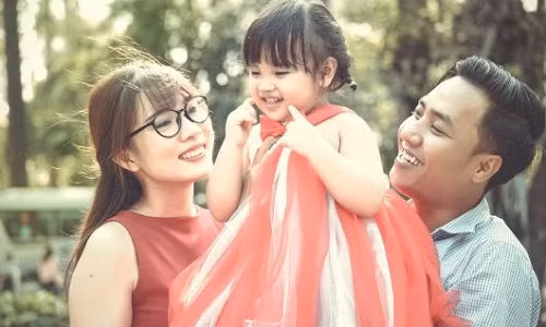 Vo chong tre truyen tai "bi kip" mua nha, mua xe trong 5 nam