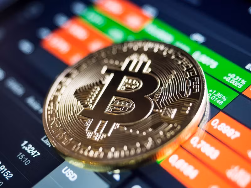 Sau nhiều lần tăng mạnh, hiện đồng tiền ảo Bitcoin chủ yếu dao động quanh mốc 6.600 USD. Ảnh: Bitcoin News.