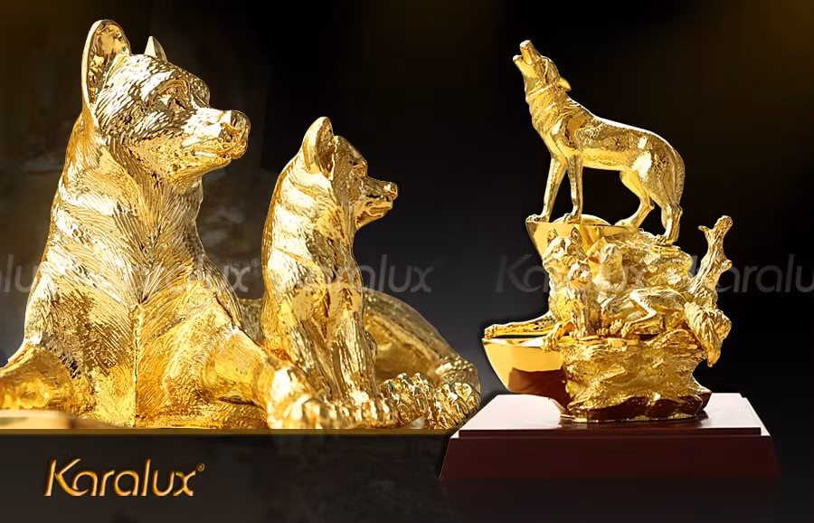 Tượng chó Đoàn Viên được đúc từ đồng nguyên khối phủ vàng ròng có giá 18 triệu đồng. Ảnh: Karalux.