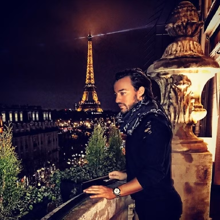 Không phải ai cũng về nhà để đón Giáng sinh và đặc biệt là các cậu ấm cô chiêu thì càng không. Họ thường đặt những khách sạn đắt nhất để chơi Giáng sinh.