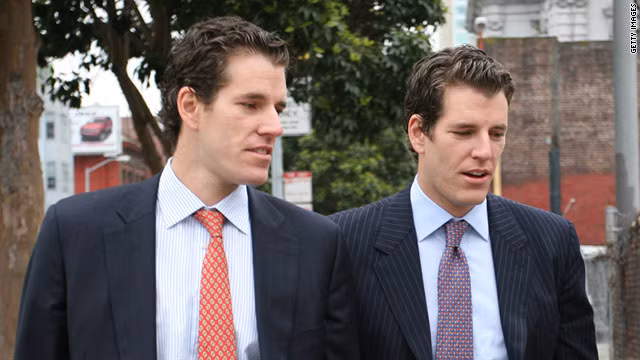 Hai anh em Winklevoss từng mô tả Bitcoin "tốt hơn vàng". Họ coi Bitcoin là mảnh ghép còn thiếu của nền kinh tế số. Ảnh: CNN.