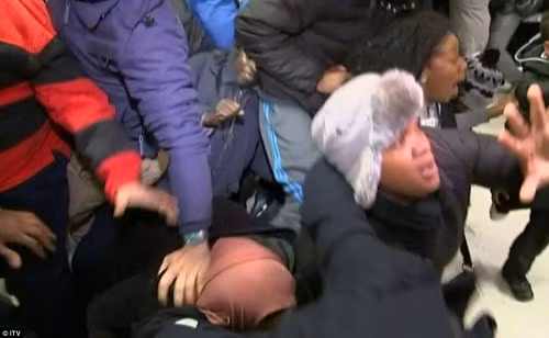 Cuộc chiến giành giật khiến cả thế giới phải kinh hoàng. Ảnh: Wordpress.