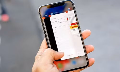 Vua len ke iPhone X da bi to dinh day ray loi-Hinh-2