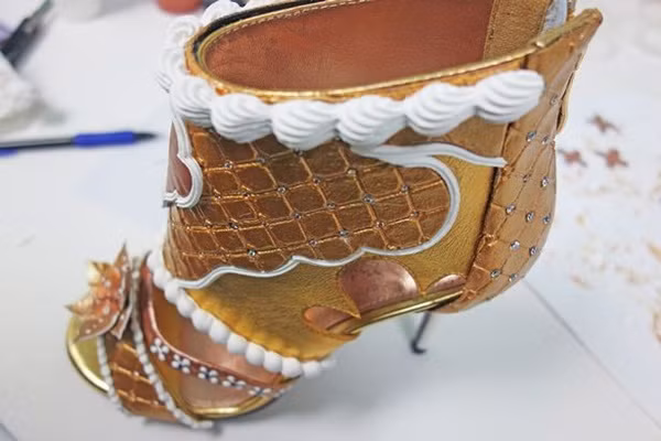 Giay cao got nam kim cuong vang mieng, dat hon ca sieu biet thu-Hinh-3