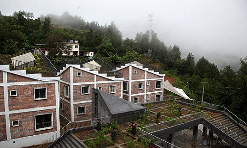 Với sự hỗ trợ của chính quyền địa phương và các tổ chức phi chính phủ, một đô thị nông thôn ở Trung Quốc đã xây dựng một khu nhà ở độc đáo nhất thế giới.