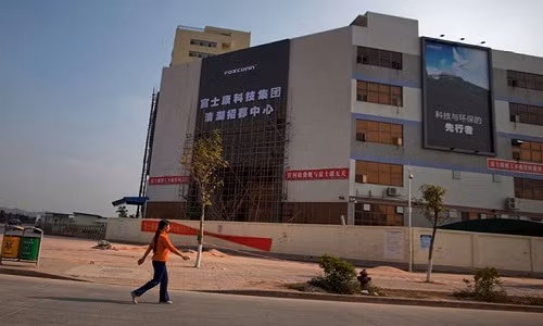 Soc: Foxconn su dung lao dong bat hop phap de lap rap iPhone X