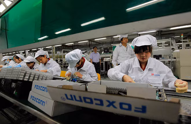 Sốc: Foxconn sử dụng lao động bất hợp pháp để lắp ráp iPhone X - Hình 2 Soc: Foxconn su dung lao dong bat hop phap de lap rap iPhone X-Hinh-2