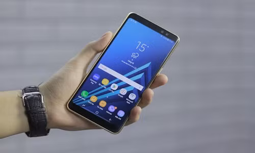 Chiếc di động trong tầm giá 10 triệu phải đảm bảo các yếu tố: thiết kế cao cấp, màn hình đẹp, camera chất lượng cao.