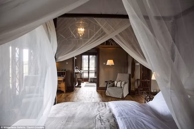 Nội thất bên trong khách sạn đơn giản nhưng tiện nghi đạt tiêu chuẩn 5 sao.