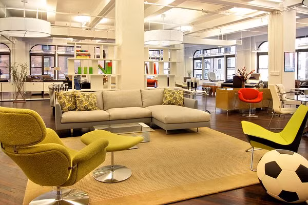 Để tham quan hết một cửa hàng IKEA khổng lồ này, khách hàng có thể phải mất tới nửa ngày. Ảnh: House Movers.